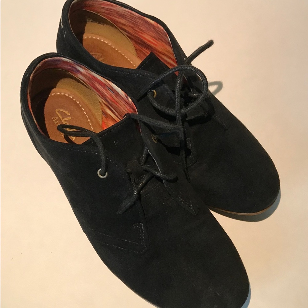 Clarks Artisan Women’s Black Suede Oxford Lace-up